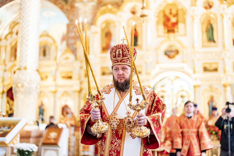 Божественная литургия во Всехсвятском храме города Серпухова